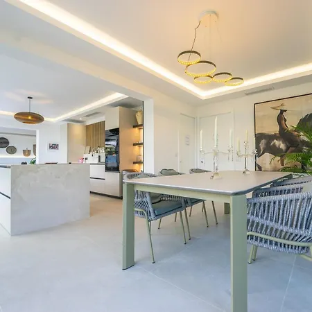 Apartment Smjestaj U Allesandru U Puli S Pogledom Na *